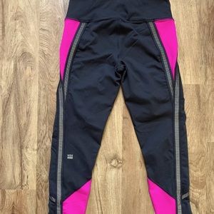 Victoria’s Secret VSX knockout Leggings medium